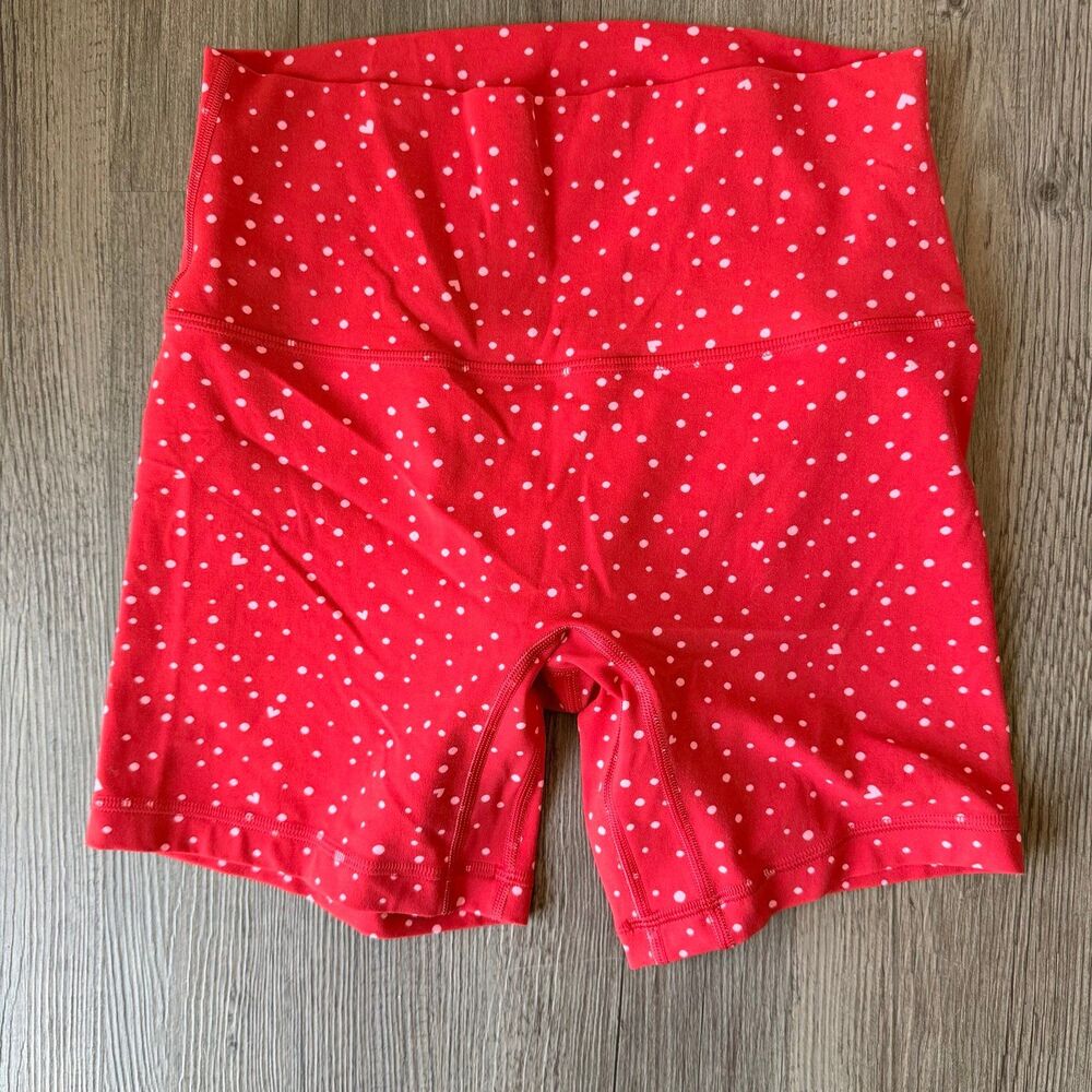Red 4” scatter heart align shorts